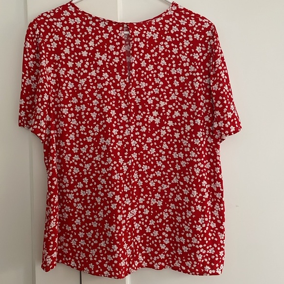 Amour Vert Odilia Crepe Blouse in Jane Red - Picture 5 of 7